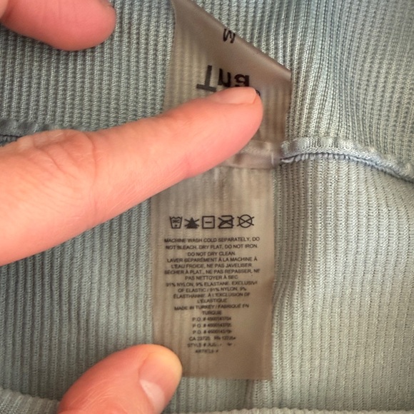 Women's Ribbed Shorts - Picture 4 of 4